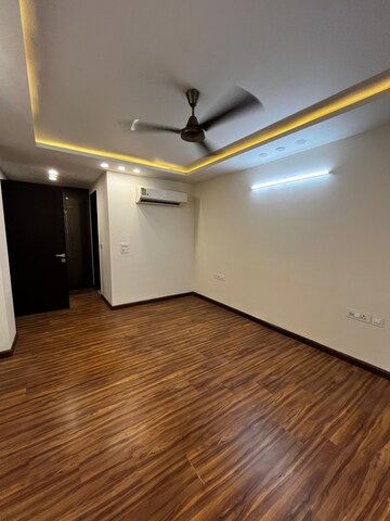 Room in 3.5 BHK Builder Floor at Sector 25 – for Sale
