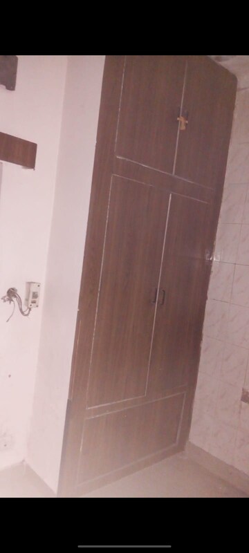 Furnished Amenities in 3 BHK Builder Floor at Apna Enclave, Sector 4 – for Rent