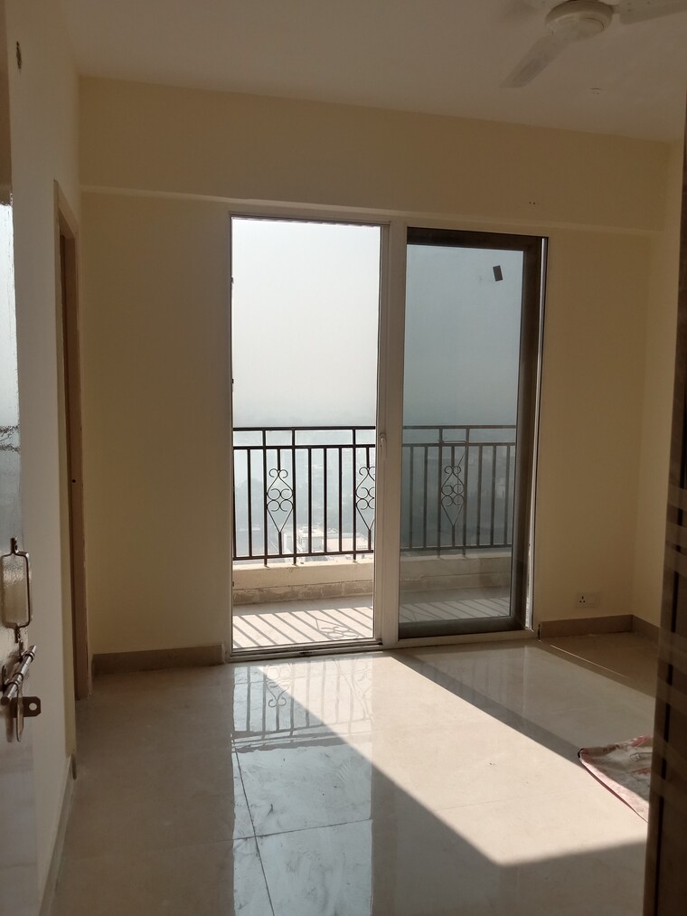 Room, sector 63a 2 Bedroom 700 Sq.Ft. Apartment In Sector 63a Gurgaon 9509375