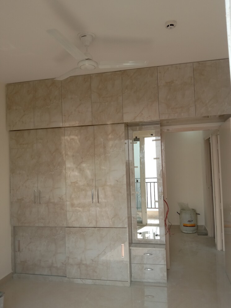 Room, sector 63a 2 Bedroom 700 Sq.Ft. Apartment In Sector 63a Gurgaon 9509375