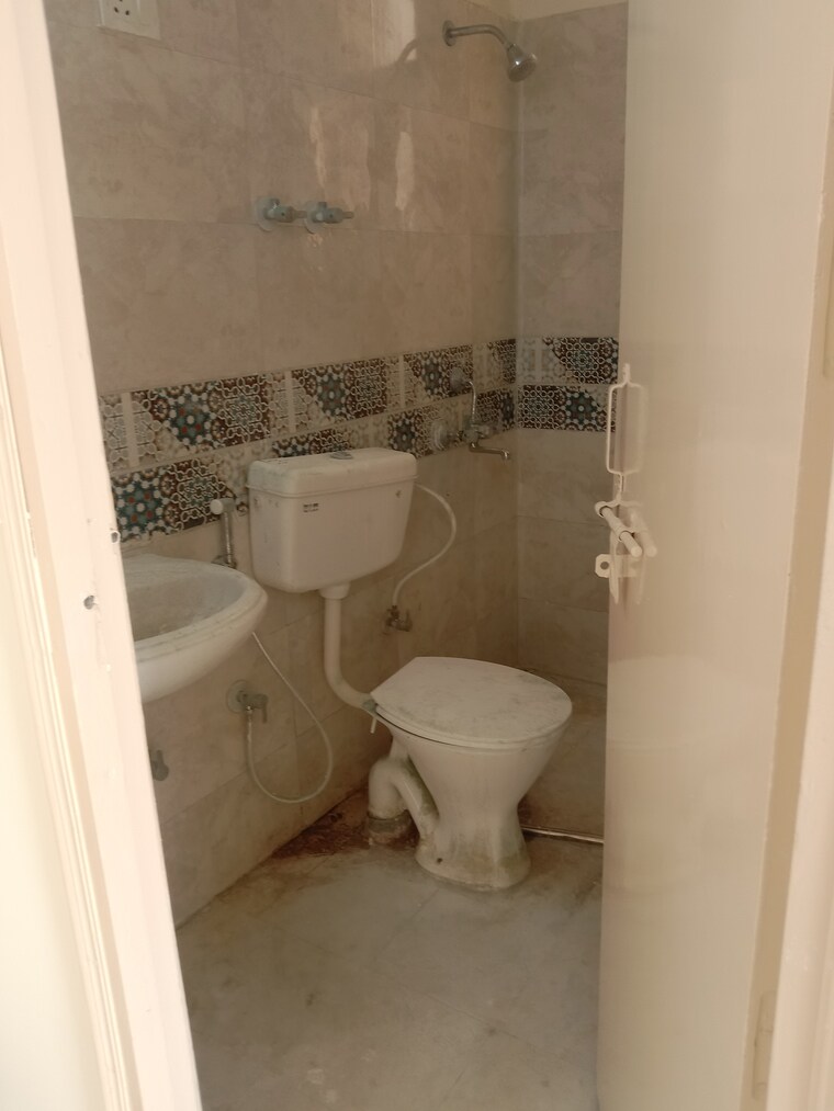 Bathroom, sector 63a 2 Bedroom 700 Sq.Ft. Apartment In Sector 63a Gurgaon 9509375