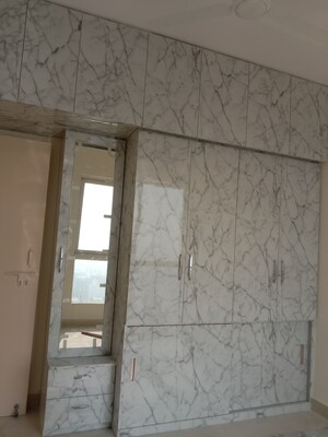 Room in 2 BHK Apartment at Sector 63a – for Rent