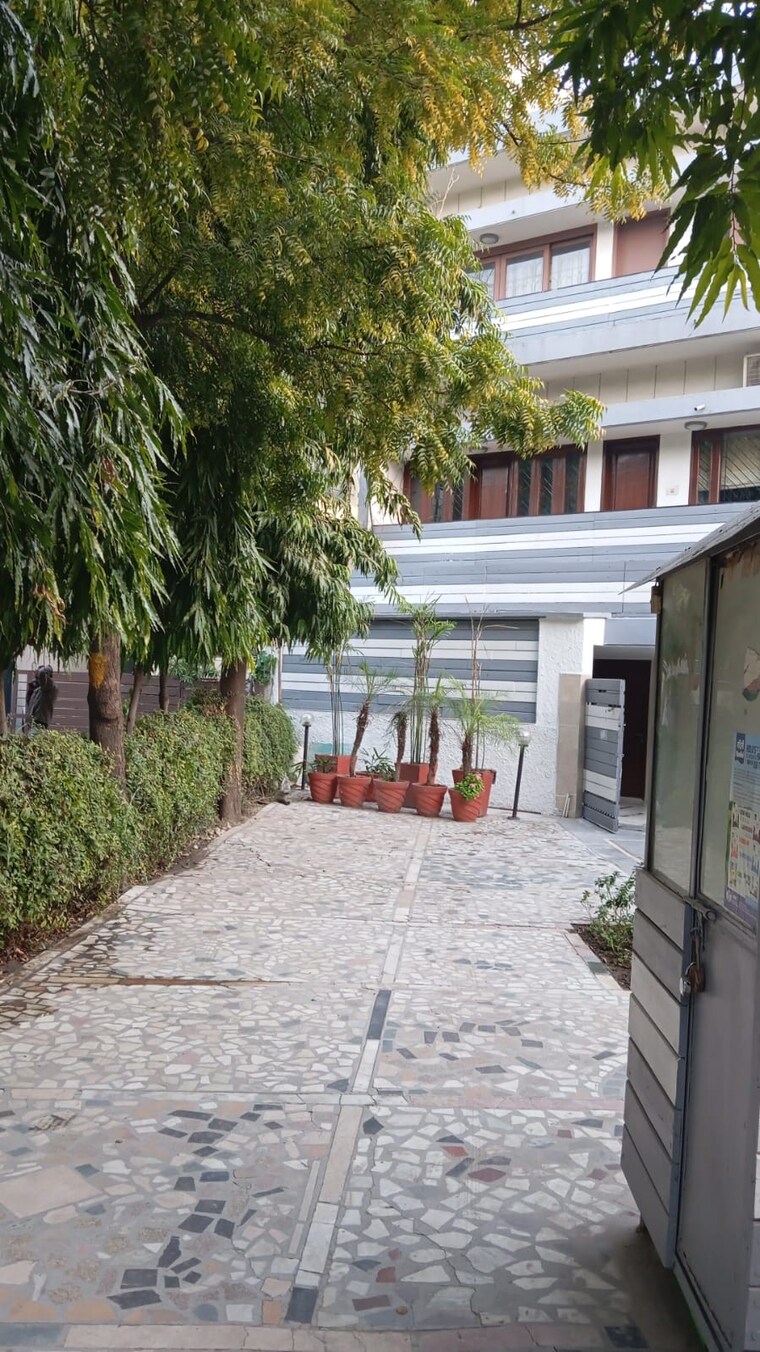 Exterior View, defence colony 4 Bedroom 217 Sq.Yd. Builder Floor In Defence Colony Delhi 9509385