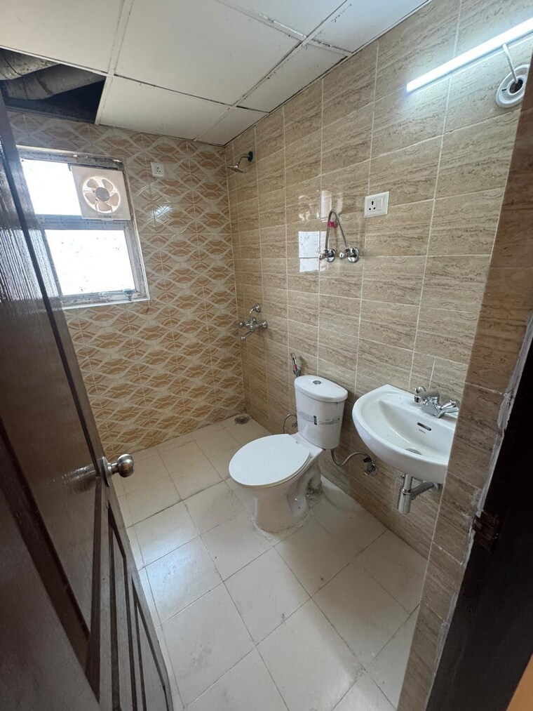 Bathroom, 3c-lotus-zing 2 Bedroom 855 Sq.Ft. Apartment In Sector 168 Noida 9509391