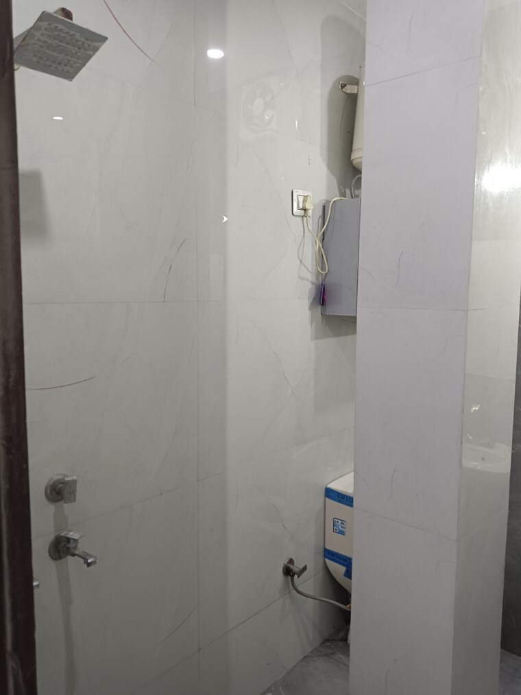 Bathroom, lajpat nagar 4 1 Bedroom 564 Sq.Ft. Apartment In Lajpat Nagar 4 Delhi 9509419