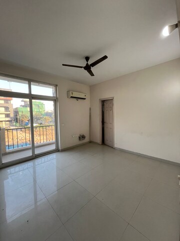 Room in 3 BHK Builder Floor at Emaar MGF Emerald Hills, Sector 65 – for Rent