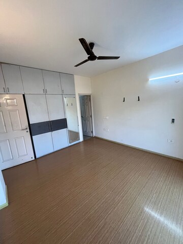 Room in 3 BHK Builder Floor at Emaar MGF Emerald Hills, Sector 65 – for Rent