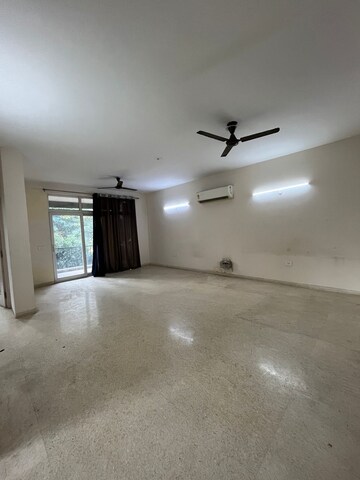 Room in 3 BHK Builder Floor at Emaar MGF Emerald Hills, Sector 65 – for Rent