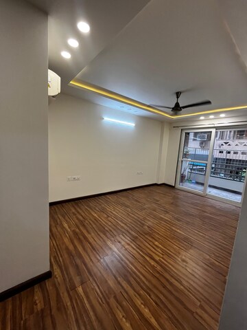 Room in 3.5 BHK Builder Floor at Sector 25 – for Sale