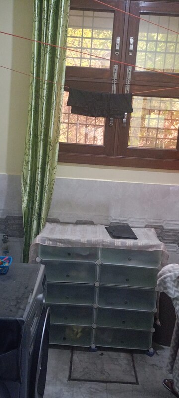 Furnished Amenities in 2.5 BHK Builder Floor at E Block Shastri Nagar – for Rent