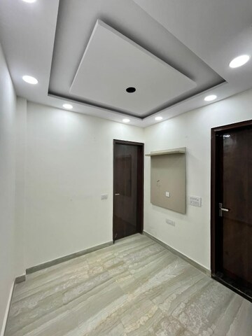 Room in 1 BHK Builder Floor at Rohini Sector 23 – for Sale