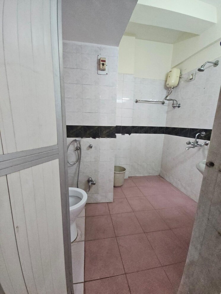 Bathroom, anand nagar 1 Bedroom 800 Sq.Ft. Apartment In Anand Nagar Thane 9509466