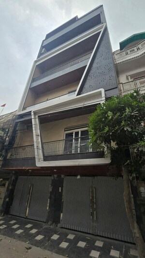 2 BHK Builder Floor For Sale in Rohini Sector 24