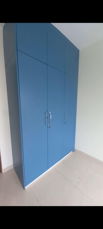 Furnished Amenities in 2 BHK Apartment at Kalpataru Paramount, Kapur Bawdi – for Rent