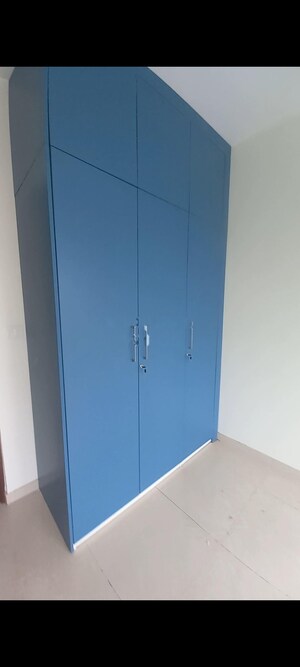 Furnished Amenities in 2 BHK Apartment at Kalpataru Paramount, Kapur Bawdi – for Rent