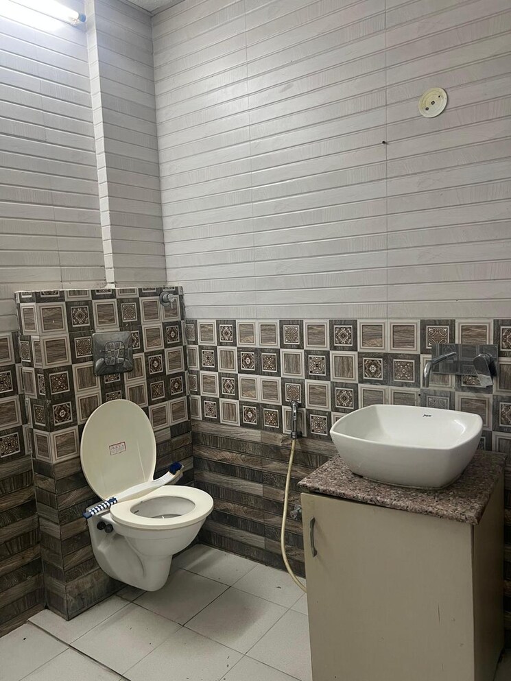 Bathroom, canal road 2 Bedroom 1471 Sq.Ft. Apartment In Canal Road Dehradun 9509550