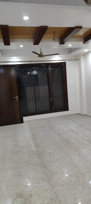 Room in 3 BHK Builder Floor at Rajouri Garden – for Rent