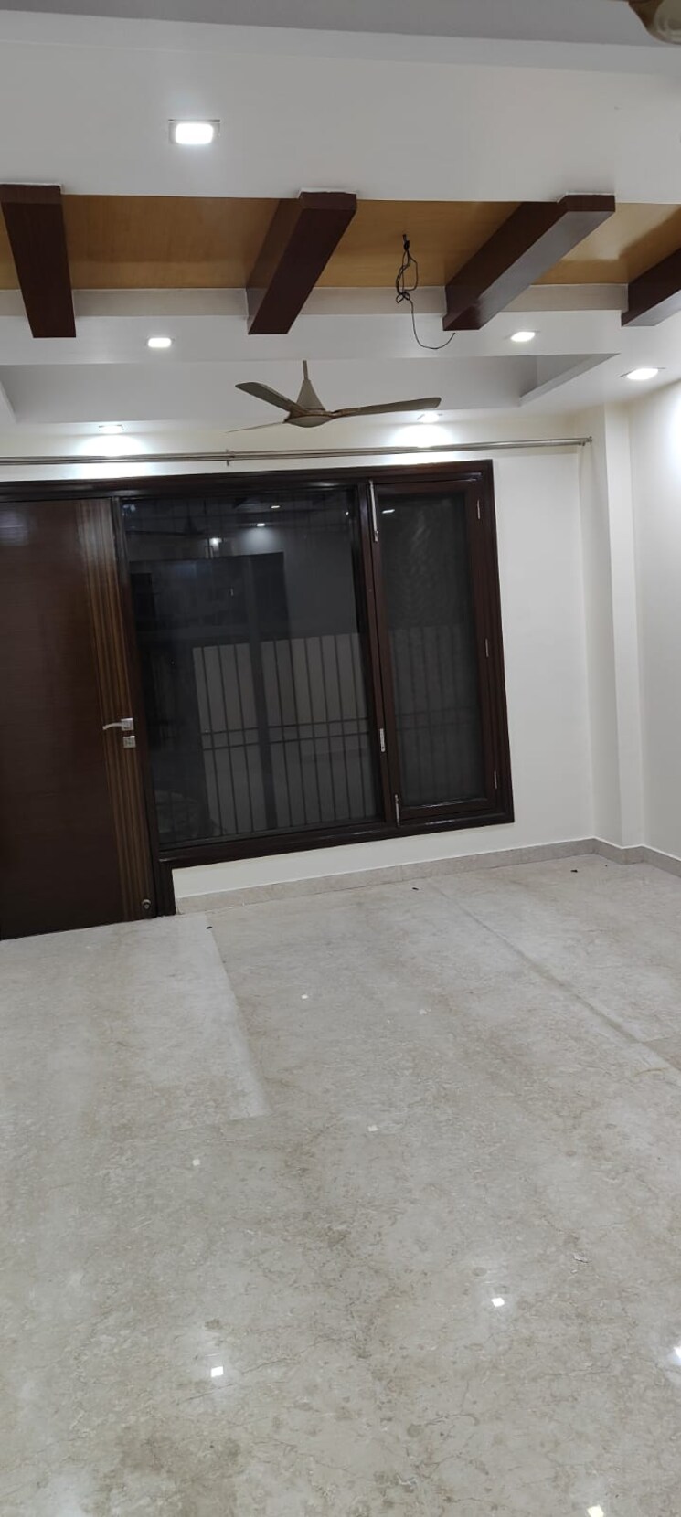 Room, rajouri garden 3 Bedroom 1800 Sq.Ft. Builder Floor In Rajouri Garden Delhi 9509578