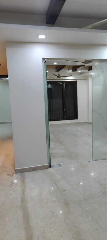 Room in 3 BHK Builder Floor at Rajouri Garden – for Rent