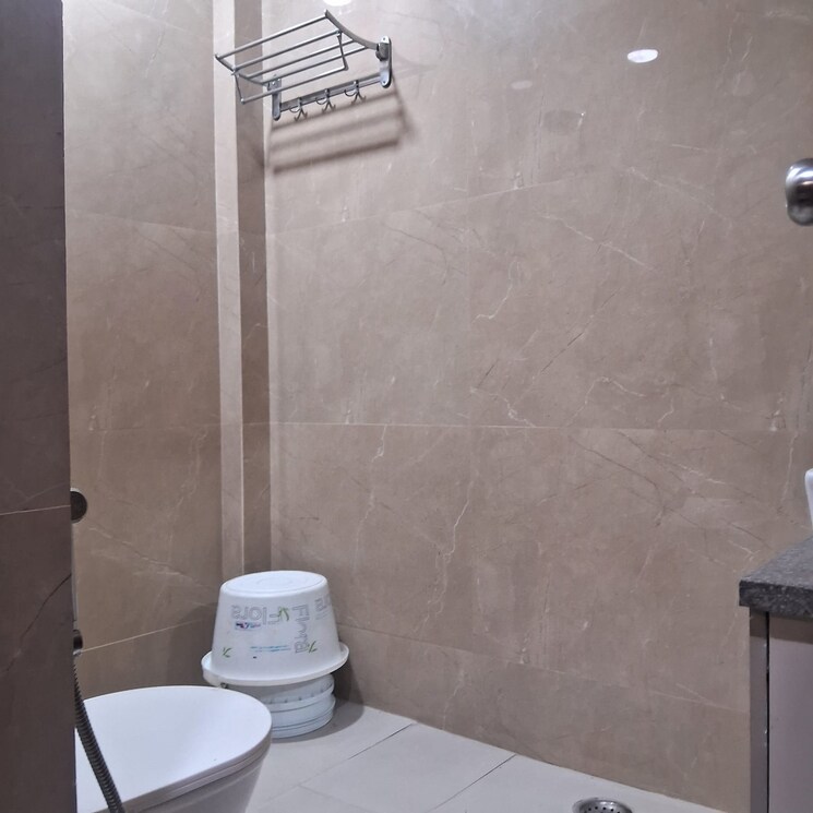 Bathroom, rajouri garden 3 Bedroom 1800 Sq.Ft. Builder Floor In Rajouri Garden Delhi 9509578