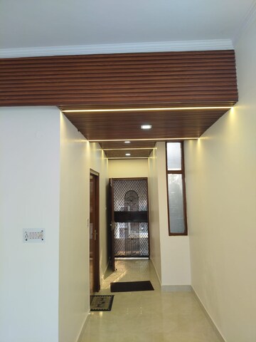 Room in 4 BHK Apartment at Sector 10 Dwarka – for Rent