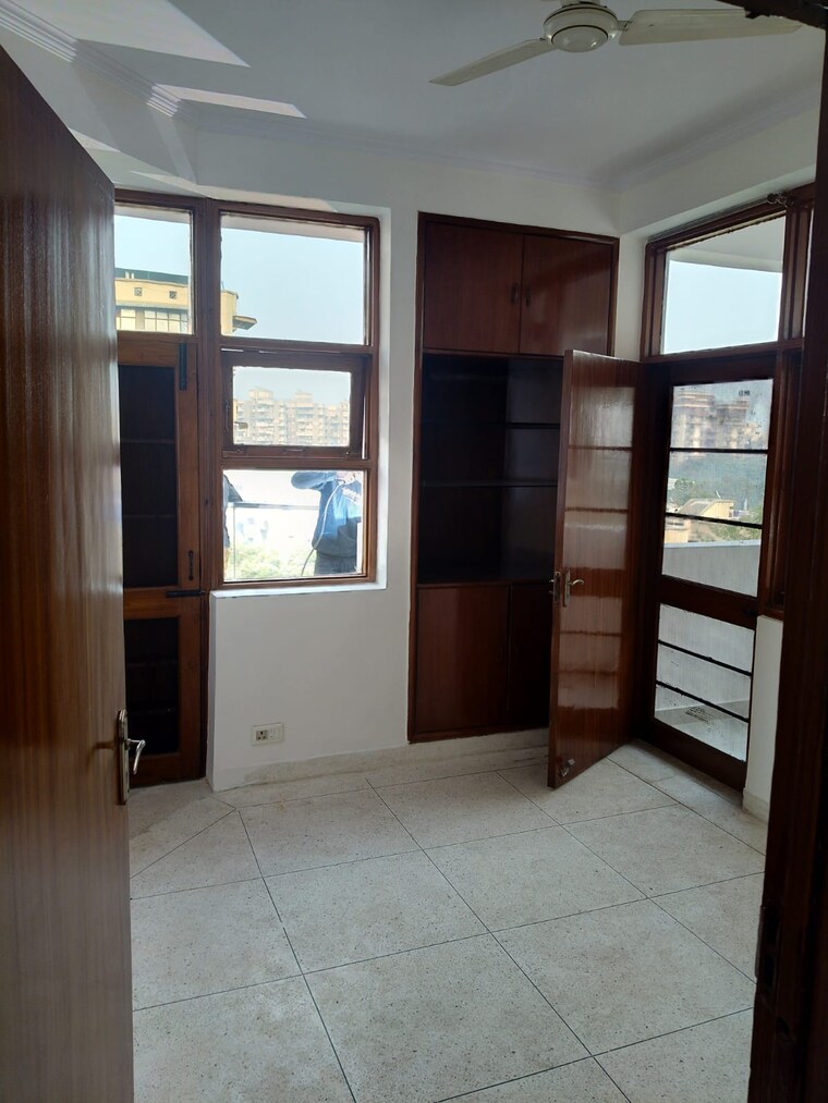 Room, sector 10 dwarka 4 Bedroom 2300 Sq.Ft. Apartment In Sector 10 Dwarka Delhi 9509575