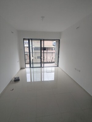 Room in 3 BHK Apartment at Godrej Green Vistas, Mahalunge – for Rent