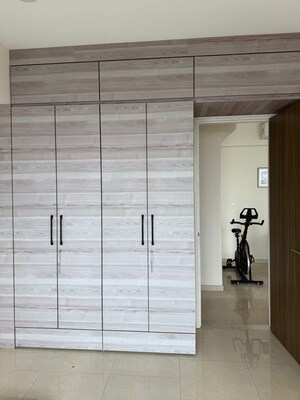 Room in 2 BHK Apartment at Lodha Vista, Lower Parel – for Rent