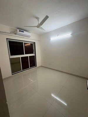 Room in 2 BHK Apartment at Lodha Vista, Lower Parel – for Rent