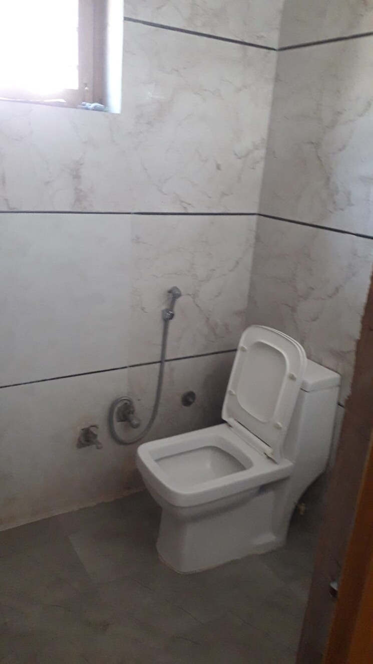 Bathroom, kewal vihar 2 Bedroom 1400 Sq.Ft. Builder Floor In Kewal Vihar Dehradun 9509573