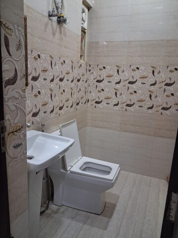 Bathroom in 2 BHK Apartment at Unitech Uniworld Gardens 2, Sector 47 – for Rent