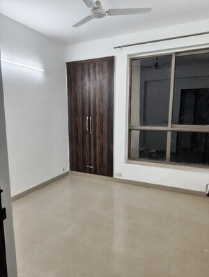 Room in 2 BHK Apartment at Unitech Uniworld Gardens 2, Sector 47 – for Rent