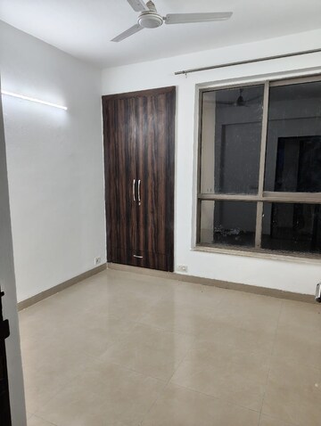 Room in 2 BHK Apartment at Unitech Uniworld Gardens 2, Sector 47 – for Rent