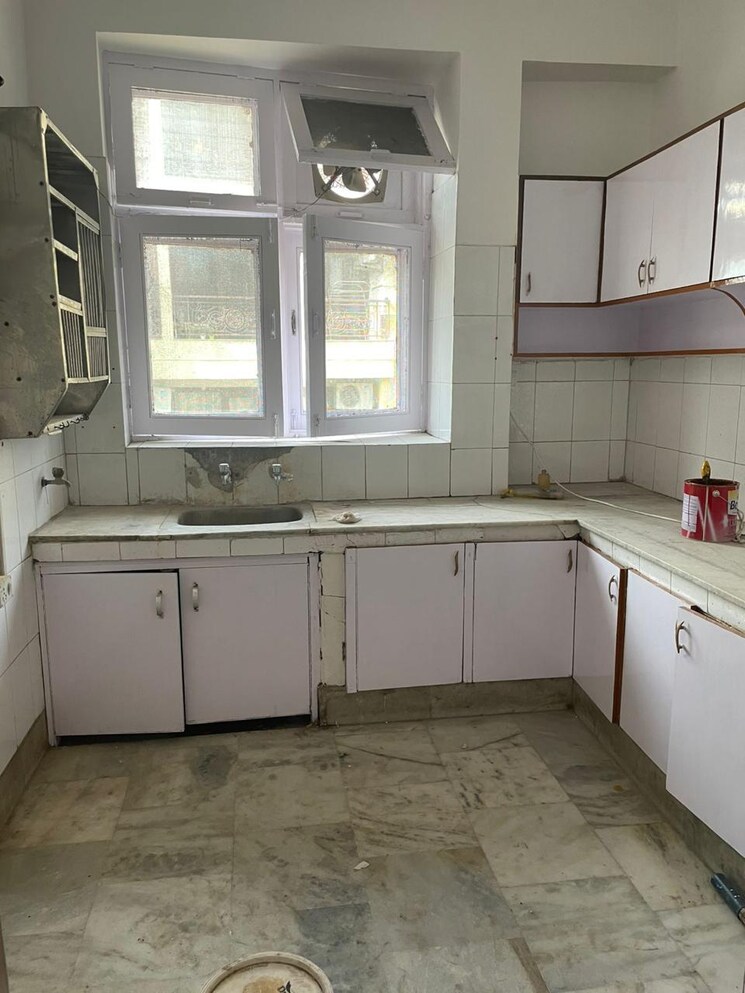Kitchen, defence colony 3 Bedroom 325 Sq.Yd. Builder Floor In Defence Colony Delhi 9509610