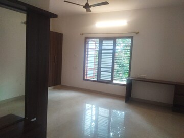 Room in 4 BHK Villa at Royal Placid, Hsr Layout – for Rent