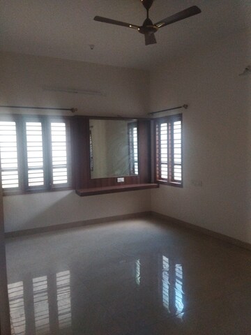 Room in 4 BHK Villa at Royal Placid, Hsr Layout – for Rent