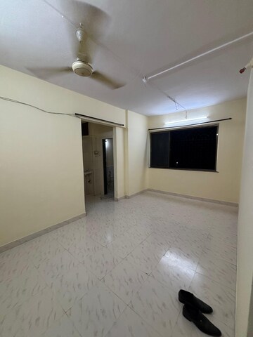 Room in 1 BHK Apartment at Mandakini CHS, Dahisar East – for Rent