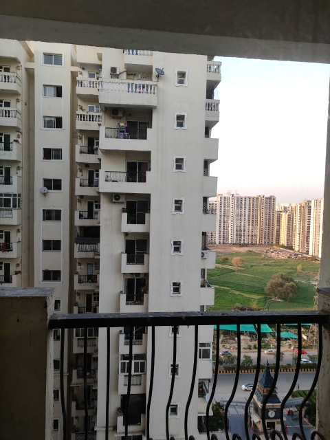2 BHK + Extra Room Apartment For Rent in Nimbus The Hyde park