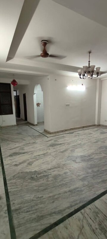 Room in 3 BHK Builder Floor at Saket – for Rent