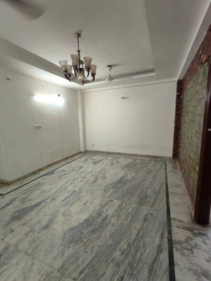 Room in 3 BHK Builder Floor at Saket – for Rent