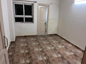 Room in 3.5 BHK Apartment at BPTP The Resort, Sector 75 – for Rent