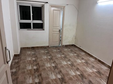 Room in 3.5 BHK Apartment at BPTP The Resort, Sector 75 – for Rent