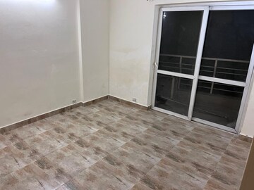 Room in 3.5 BHK Apartment at BPTP The Resort, Sector 75 – for Rent