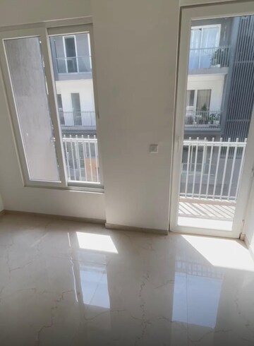 Room in 3.5 BHK Apartment at Smart World Orchard, Sector 61 – for Rent