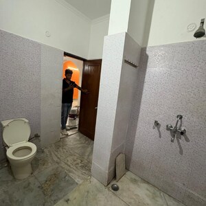 Bathroom in 1 BHK Builder Floor at Sector 9 – for Rent