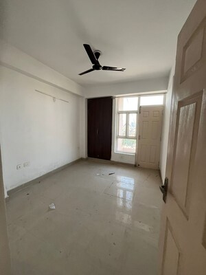 Room in 2 BHK Apartment at Supertech Cape Town, Sector 74 – for Rent