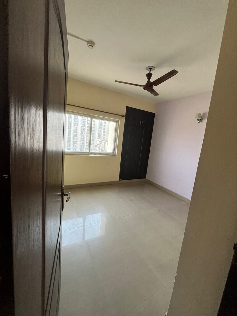 Room, supertech-cape-town 3 Bedroom 1295 Sq.Ft. Apartment In Sector 74 Noida 9509745