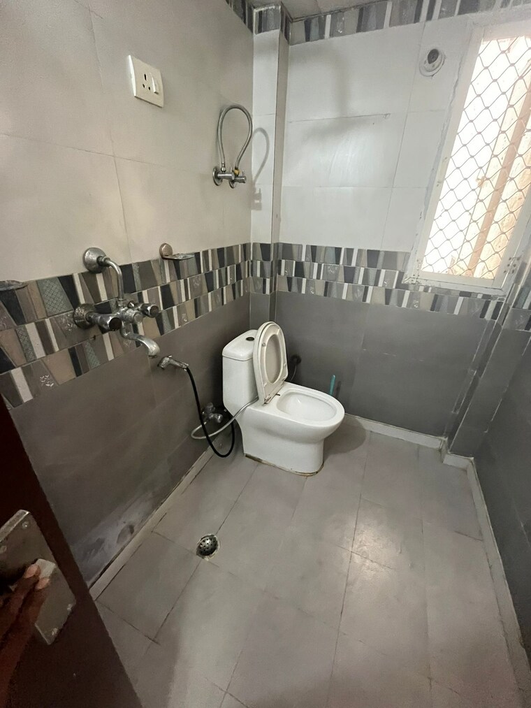 Bathroom, supertech-cape-town 2.5 Bedroom 1150 Sq.Ft. Apartment In Sector 74 Noida 9509768