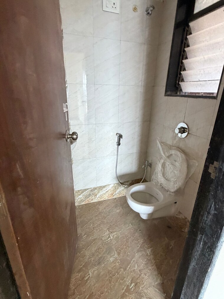 Bathroom, radius-central-park 3 Bedroom 1100 Sq.Ft. Apartment In Chembur Mumbai 9509785