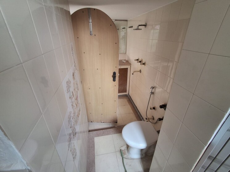 Bathroom, highland-park-andheri-west 3 Bedroom 1250 Sq.Ft. Apartment In Andheri West Mumbai 9509789